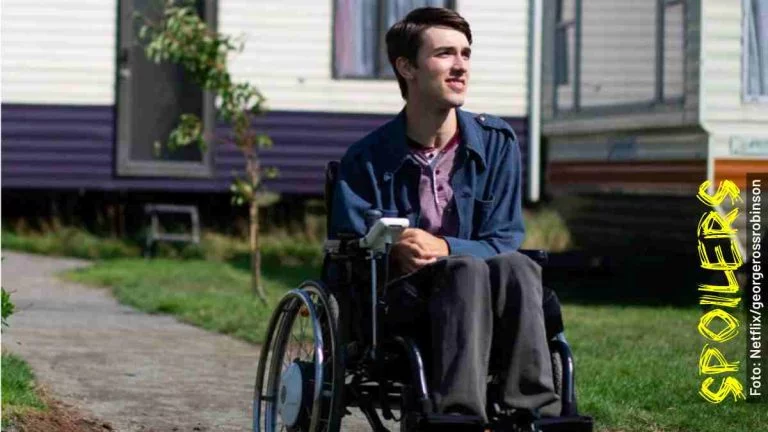 Qué accidente dejó discapacitado al actor de Sex Education, George Robinson