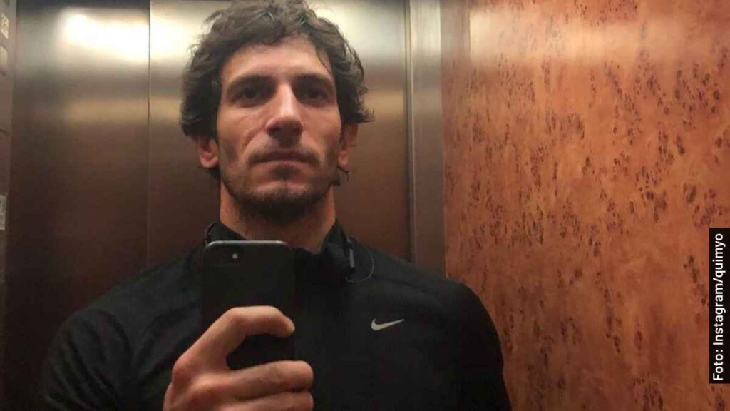 javi titán el vecino serie