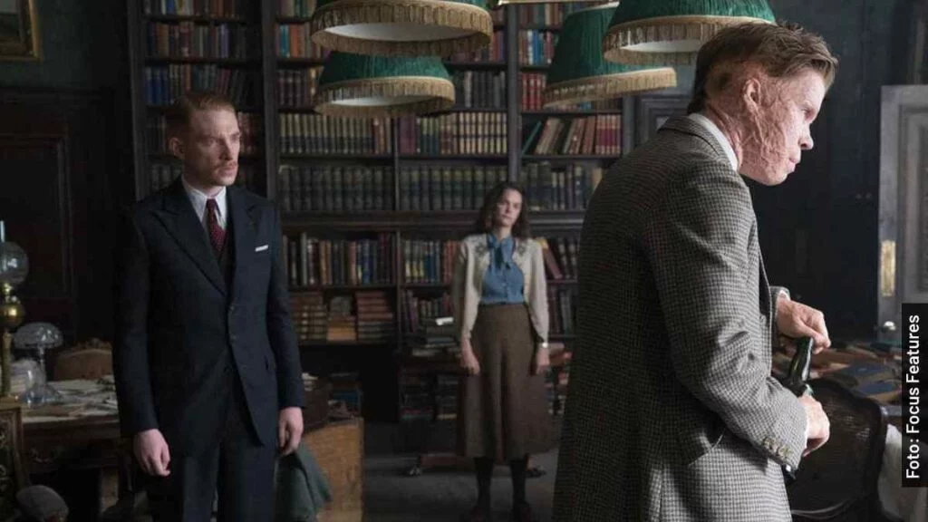 personajes the little stranger película