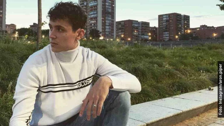 Quién es Arón Piper, Iago en El Desorden que Dejas, serie de Netflix