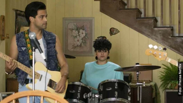 Quién es Roger García en Selena, serie de Netflix, y en la vida real