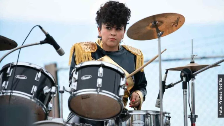 Ella es Suzette Quintanilla en Selena, serie de Netflix, y en la vida real