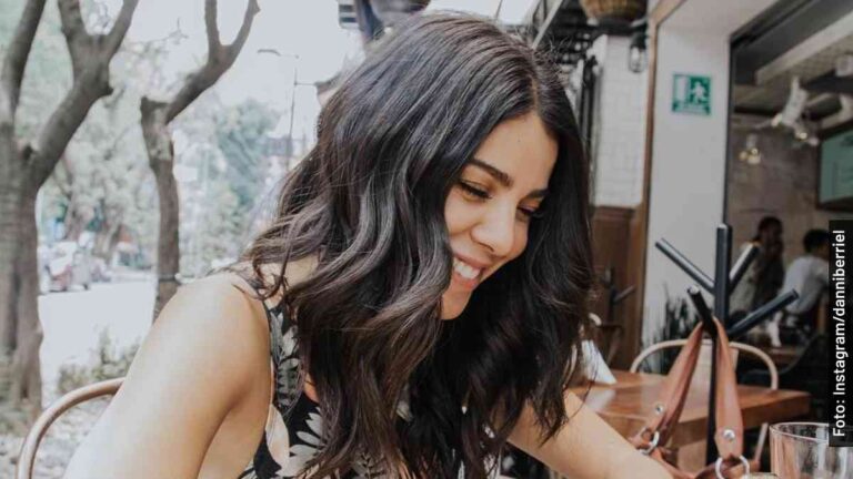 Ella es Daniela Berriel, actriz y conductora mexicana