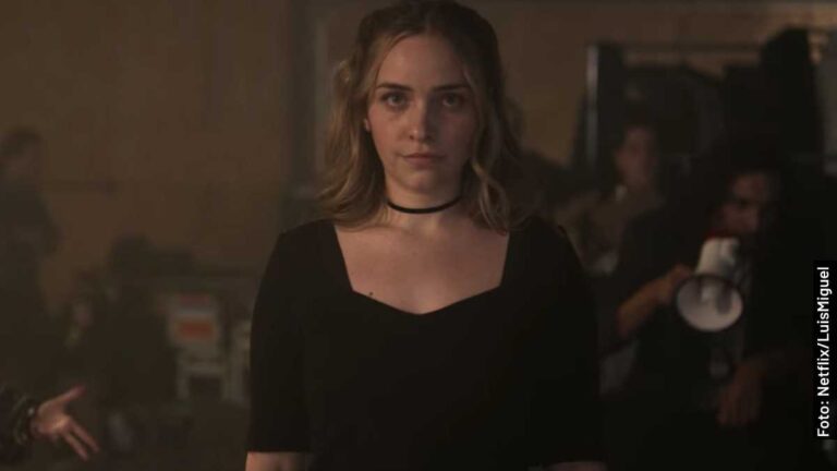 Ella es Minnie West, la niñera Gaby en Luis Miguel, serie de Netflix