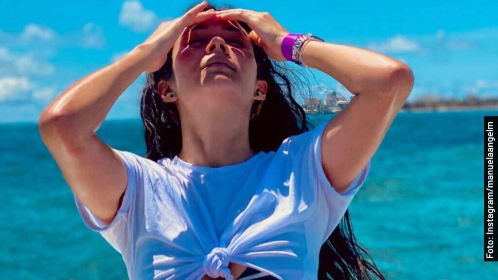 manuela jugando con fuego latino