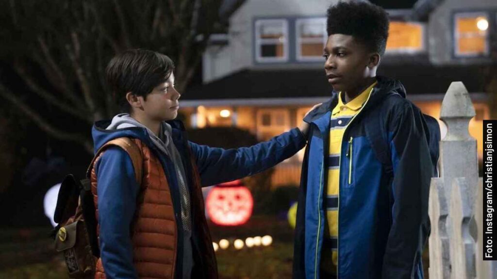 actores under wraps película 2021