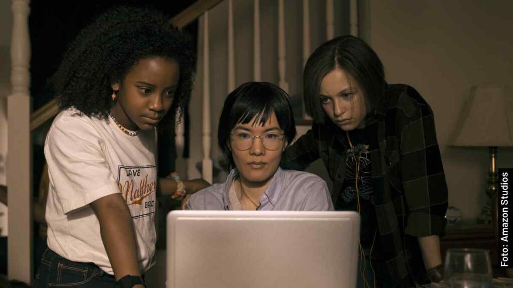 actores paper girls serie