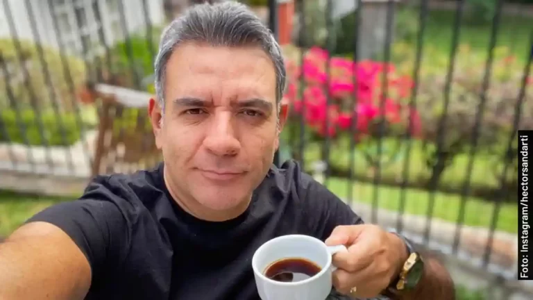 Quién es Héctor Sandarti, conductor de La Casa de los Famosos