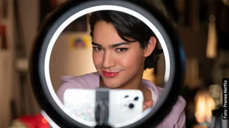 Quiénes son los actores en Glamorous, serie de Netflix