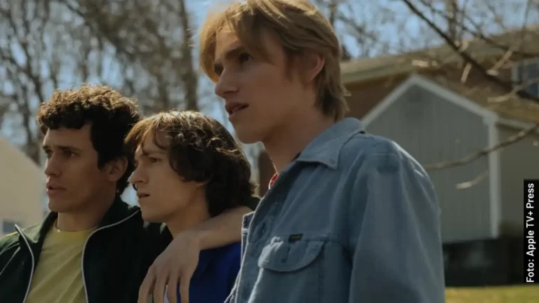 Quiénes son los actores en The Crowded Room