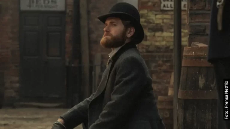Quién es inspector Alfred Hillinghead en Cadáveres, serie de Netflix