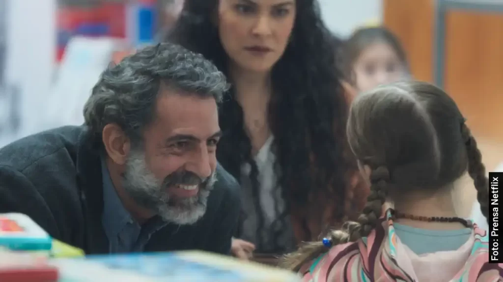 Rubén Zamora como Enrique Hernández en Pacto de Silencio, serie de Netflix