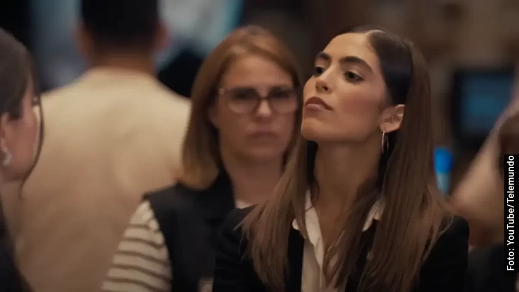 Laura Rosguer como Violenta Mercado en Vuelve a Mí, serie de Telemundo