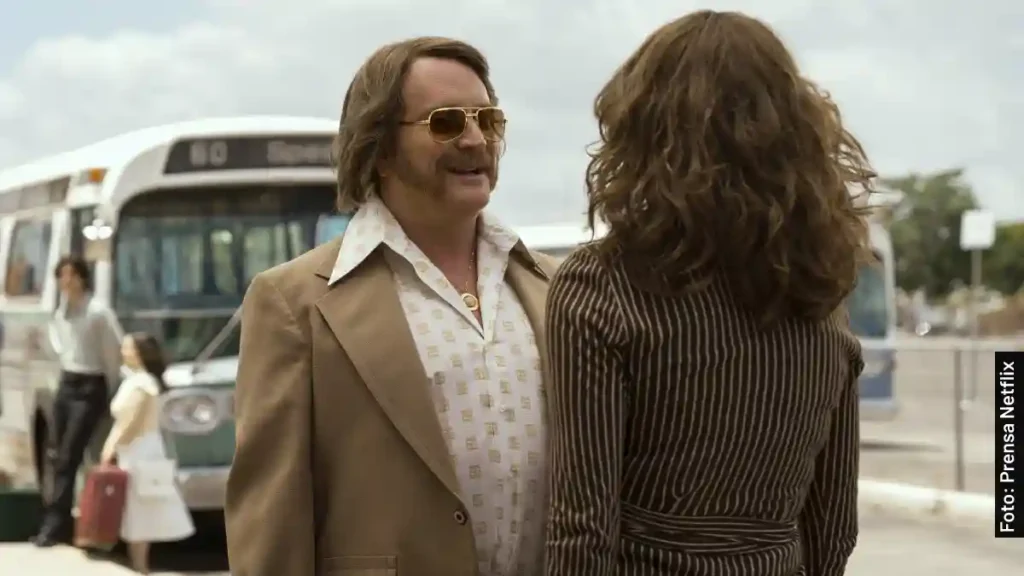 Arturo Mesa en la vida real y en Griselda, serie de Netflix