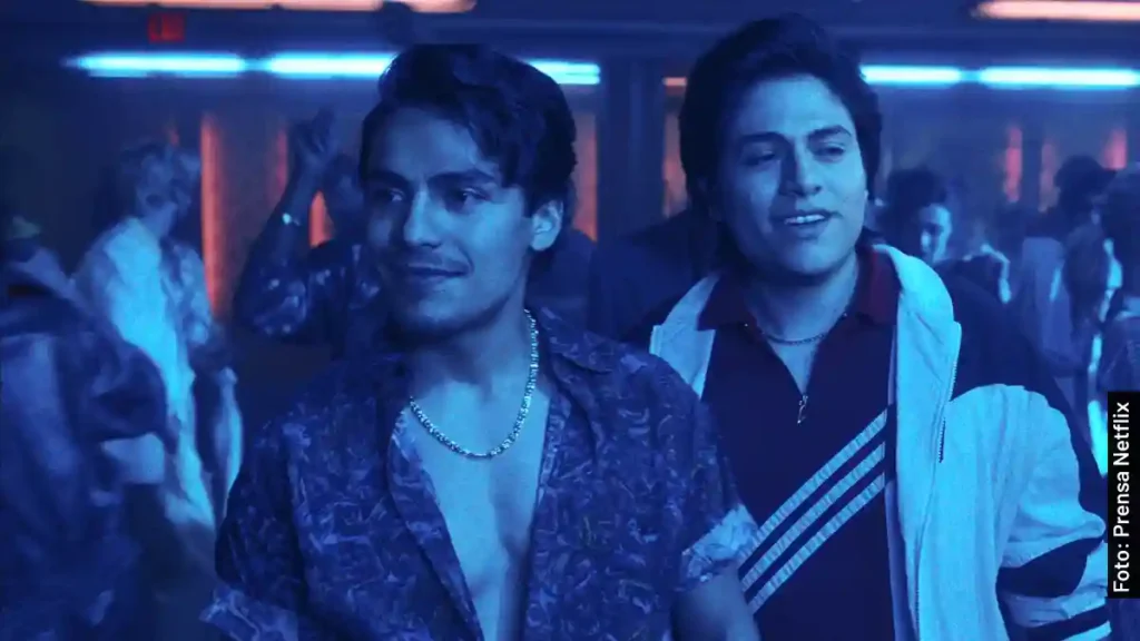 Dixon Trujillo Blanco en la vida real y en Griselda, serie de Netflix