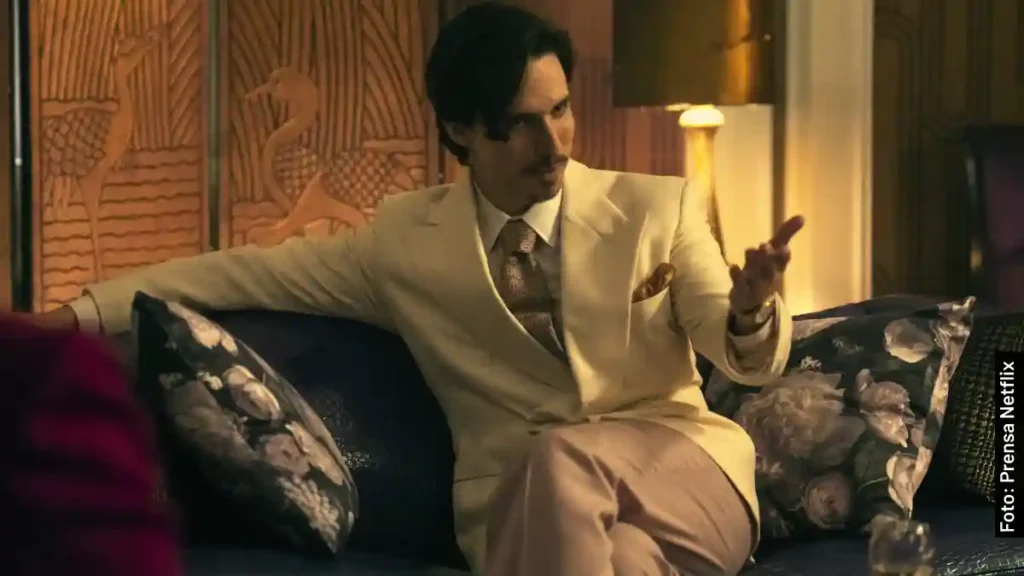 Fabio Ochoa en la vida real y en Griselda, serie de Netflix