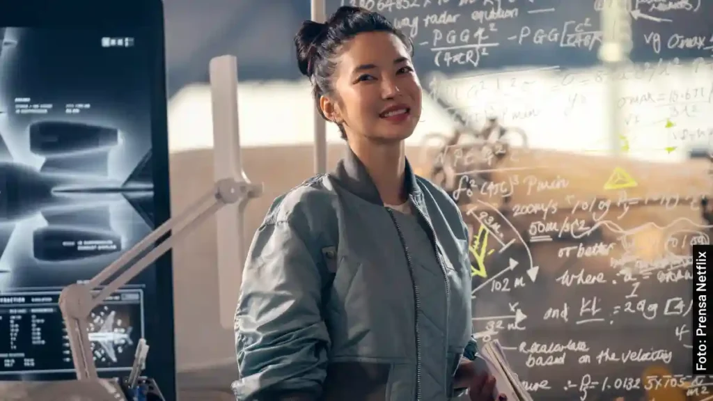 Yun Jee Kim como Mi-Sun en Lift: Un Robo de Primera Clase (2024), película de Netflix