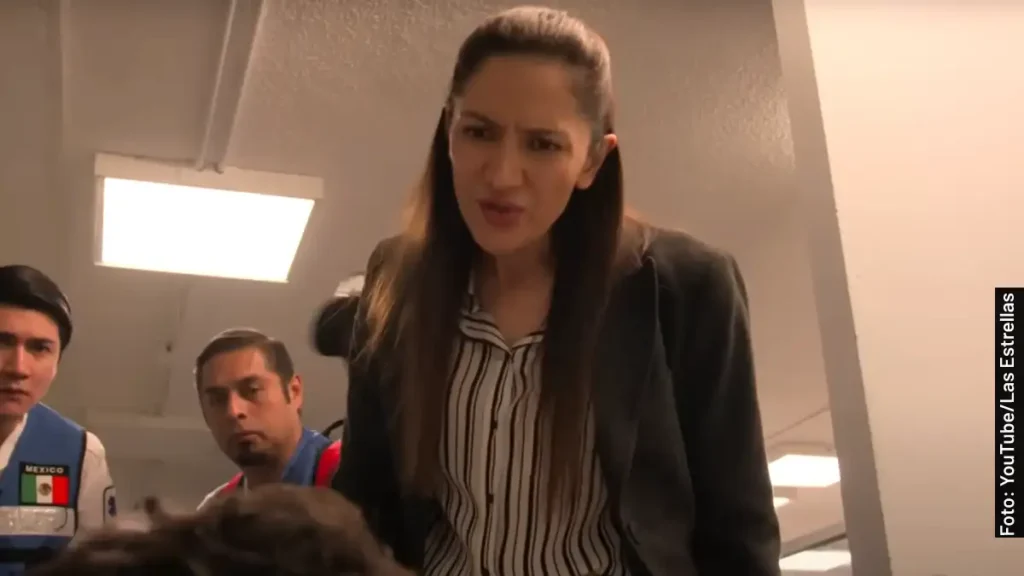 Agente Corral (Perla Corona) en Vivir de Amor