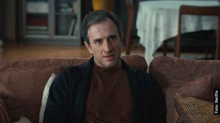 Un Fuerte Aplauso (2024): Soundtrack, actores y personajes