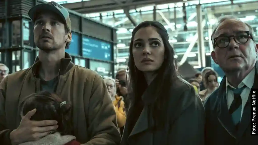 ¿Quién y por qué atacaron el avión en La Señal, serie de Netflix?