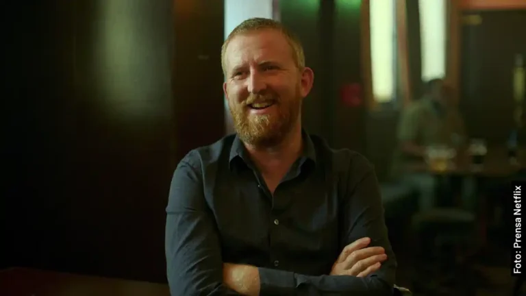 Quién es en la vida real el productor Darrien O’Connor de Bebé Reno