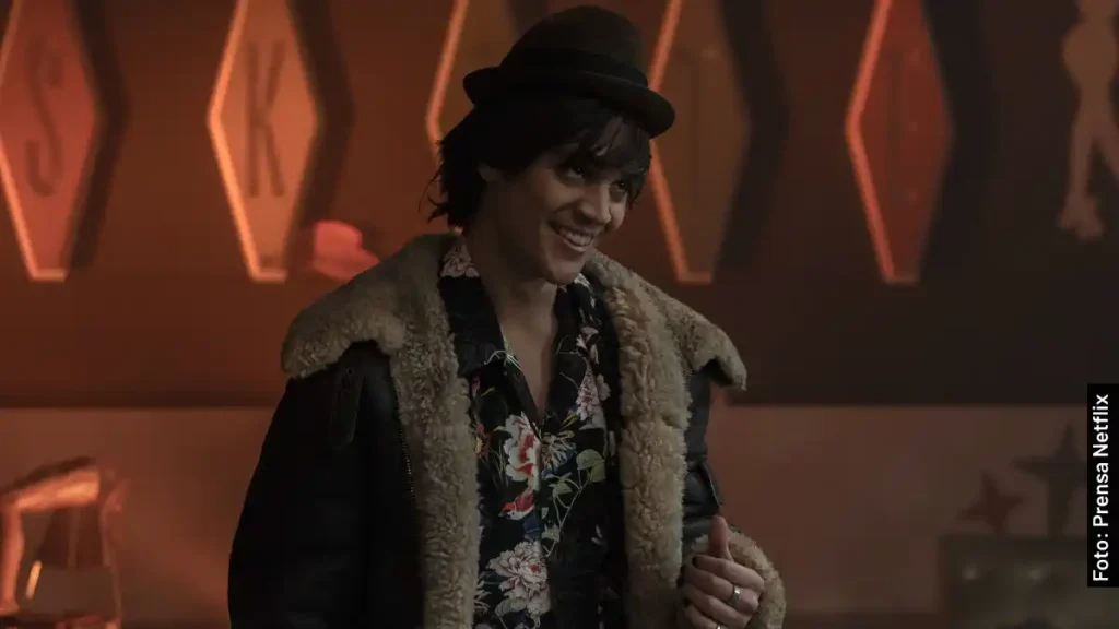 David Iacono como David El Demonio en la serie Los Detectives Difuntos
