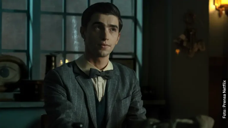 Quién es y qué edad tiene George Rexstrew (Edwin) en Los Detectives Difuntos