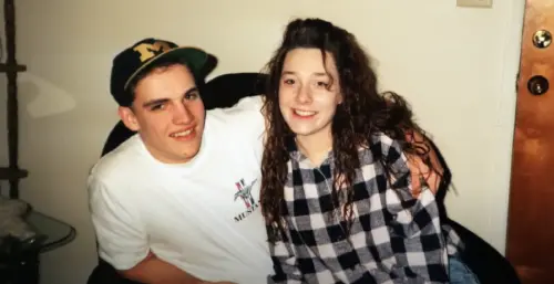 Los papás biológicos de David Scotton, en su juventud. Foto: Documental I Lived on Parker Avenue