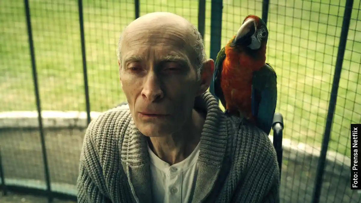 Augustus Stonehearst en la temporada 2 de Merlina