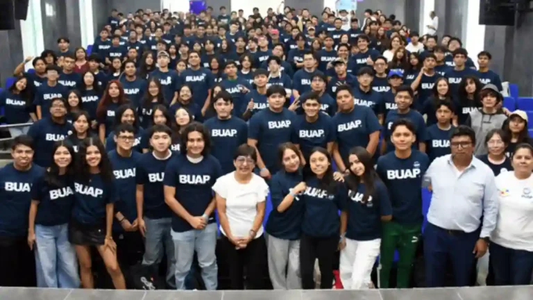Rectora Lilia Cedillo da la bienvenida a estudiantes de Derecho y Economía