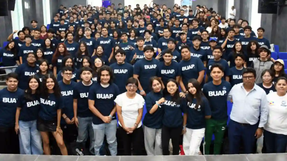 Lilia Cedillo da la bienvenida