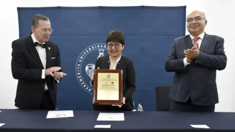 Licenciatura en Medicina General y Comunitaria de la BUAP recibe acreditación internacional de COMAEM