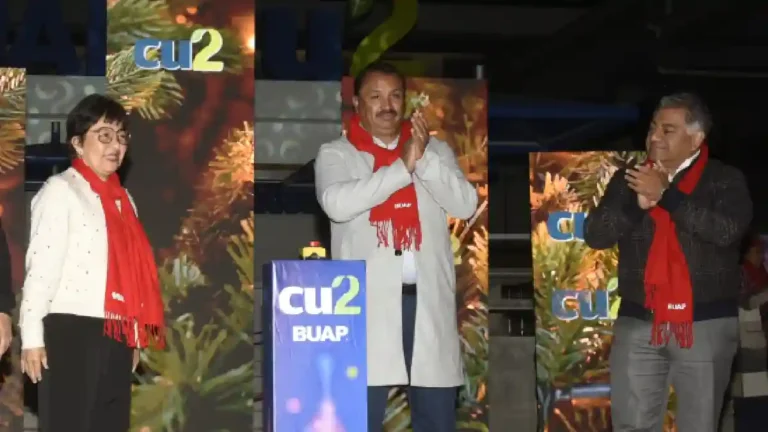 Enciende Rectora árbol de navidad en CU2