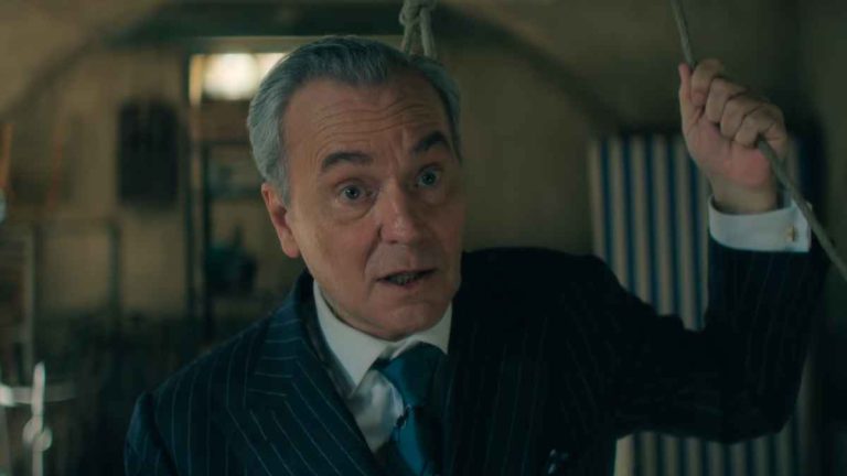Cómo descubre Basil que Adela era en realidad Elisa Mander en El Problema Final, serie de Netflix