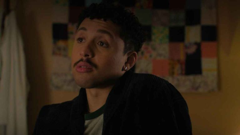 Quién es y qué edad tiene Jaboukie Young-White, Malcolm Browne en La Hipótesis del Amor, película de Prime Video