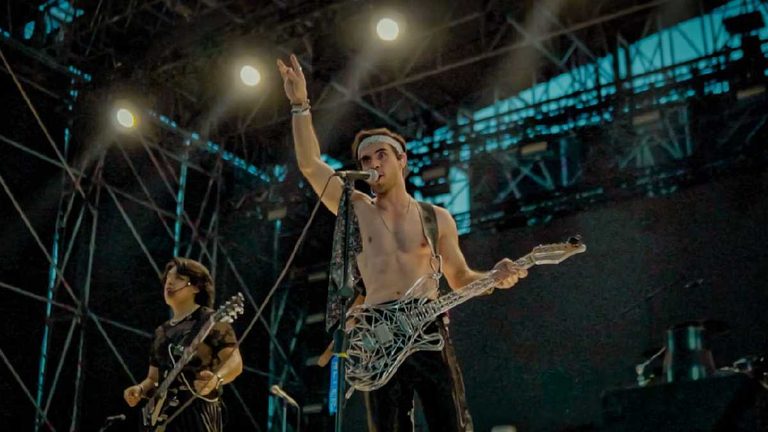 ¿Qué banda mexicana aparece junto a Taylor Swift?
