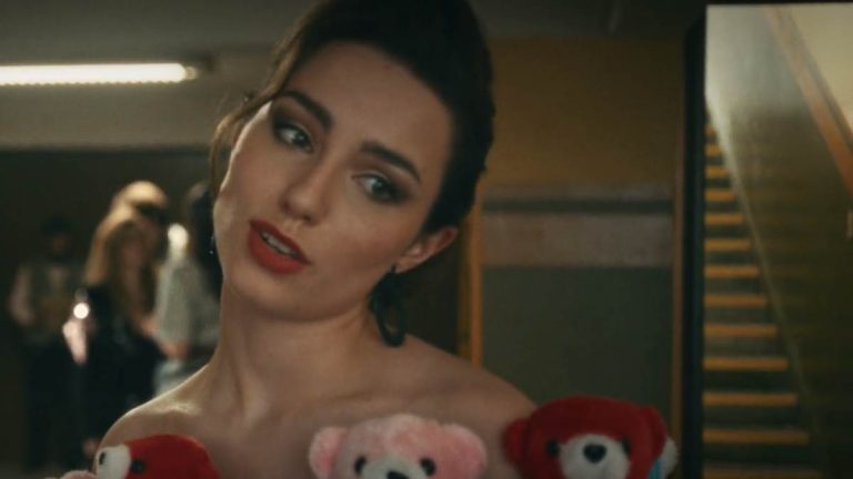 Quién es y qué edad tiene Clara Dalmao, Thalía adolescente en Timbiriche, la serie de ViX