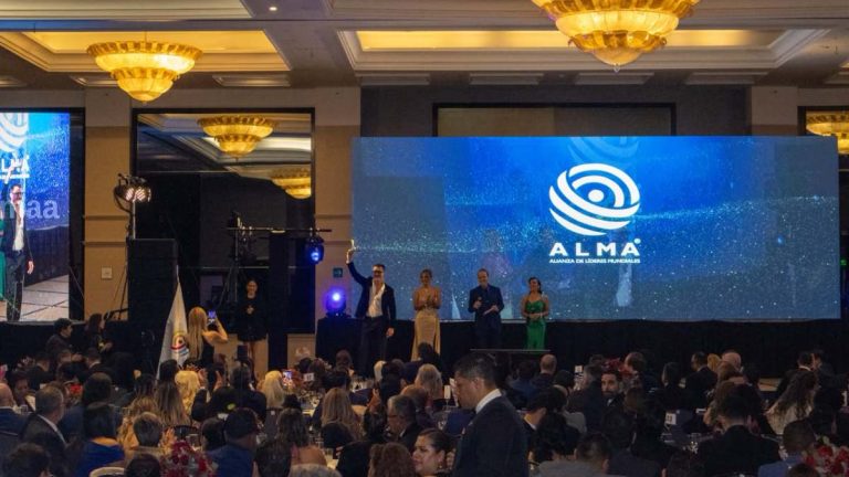 ¿Qué líderes recibieron los Premios Internacionales ALMA 2026?